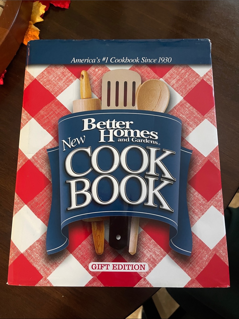 BETTER HOMES AND GARDENS NEW COOK BOOK GIFT EDITION